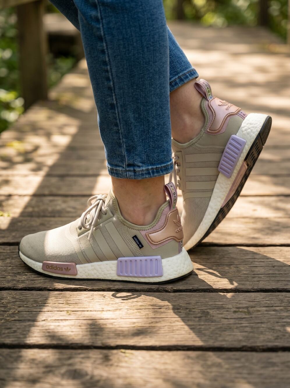 Adidas NMD_R1 Boost Feather Grey Pink Pastel Women’s Size 8 Sneakers GY8538